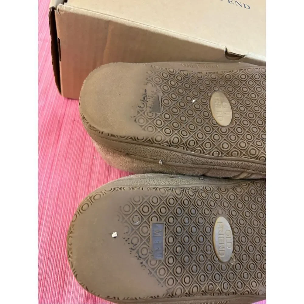Old friend men’s slippers 11-11.5 (worn‎ heel damage)